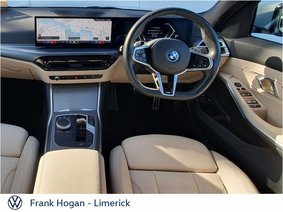 2025 BMW 3 Series - image 4