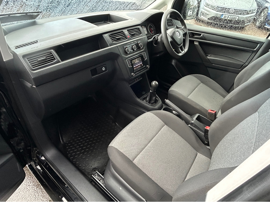 2020 Volkswagen Caddy - image 20