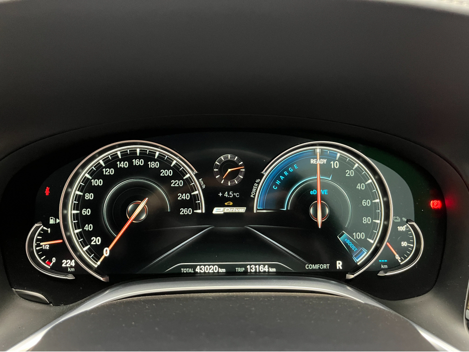 2016 BMW 7 Series - image 37