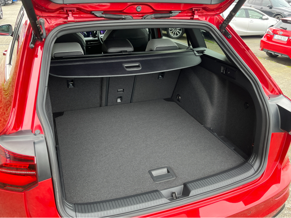 2022 Volkswagen Golf - image 8