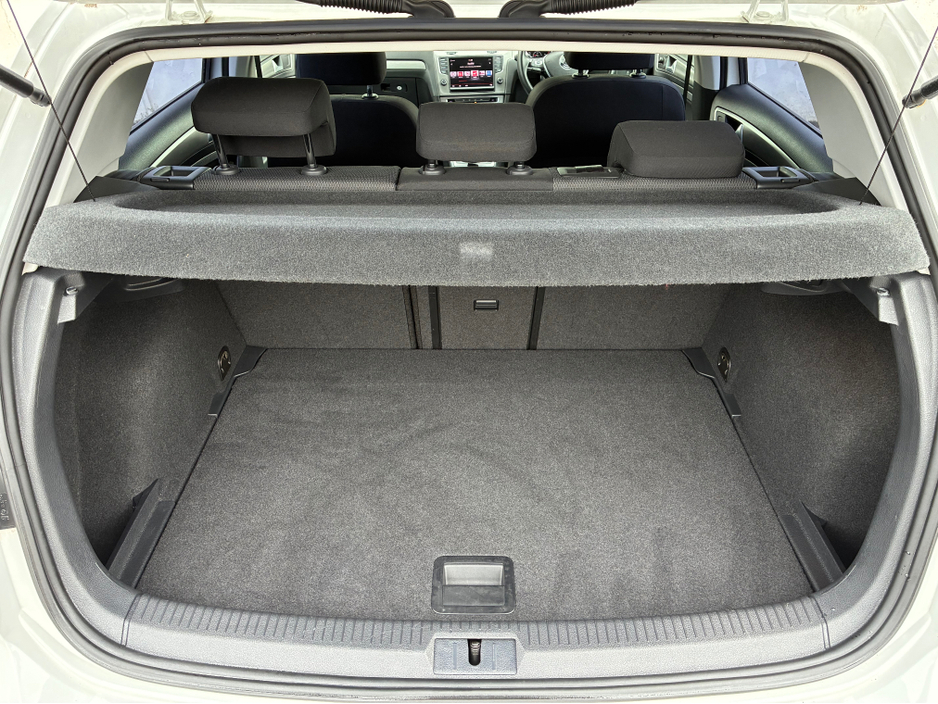 2014 Volkswagen Golf - image 12