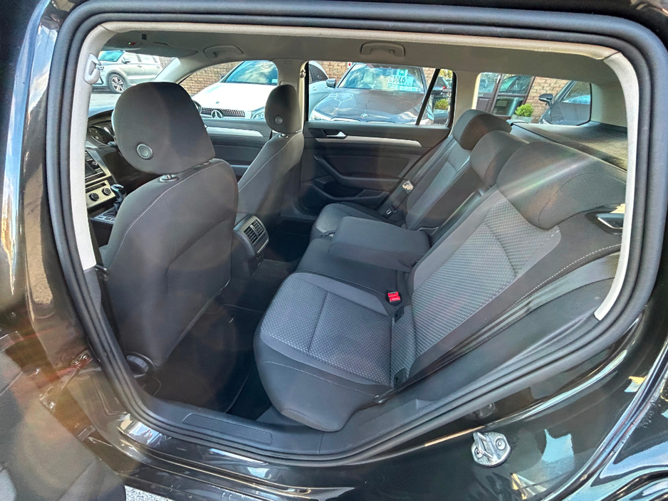 2020 Volkswagen Passat - image 15