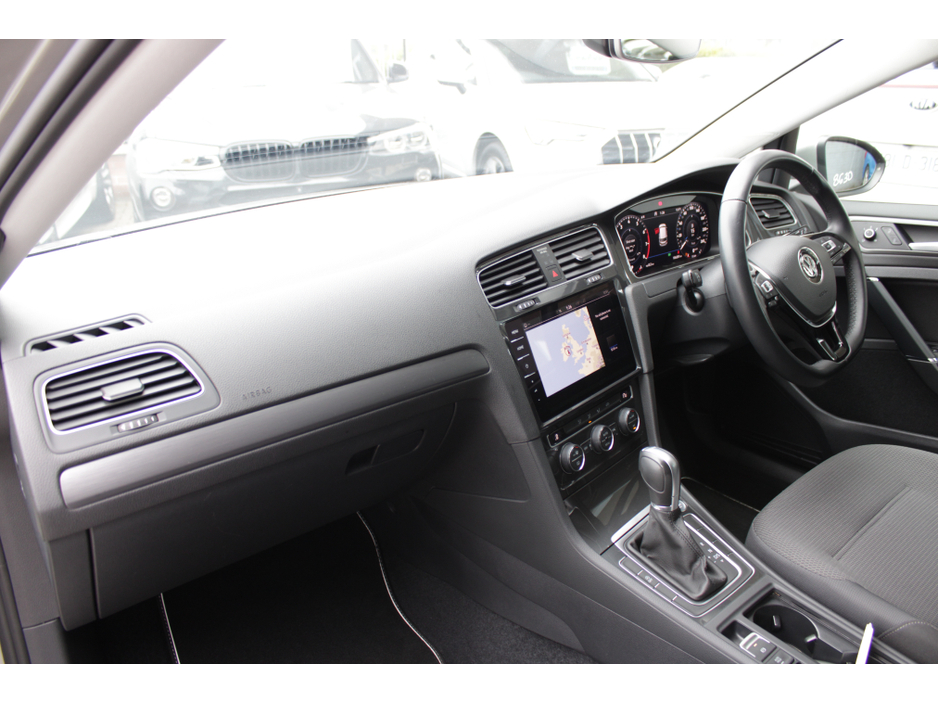 2019 Volkswagen Golf - image 23