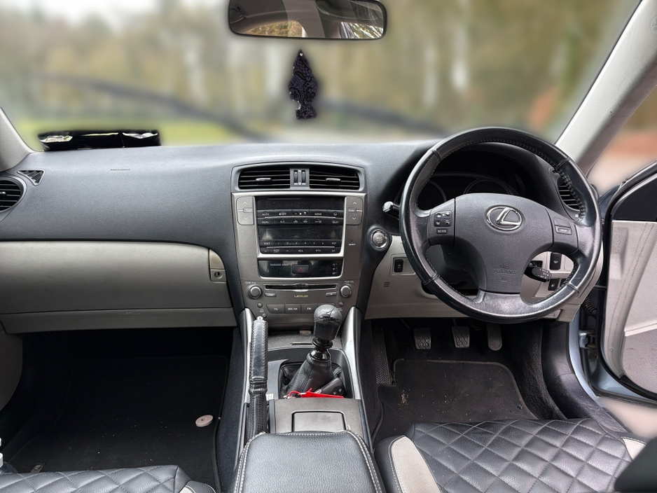 2009 Lexus IS 220 D - image 14