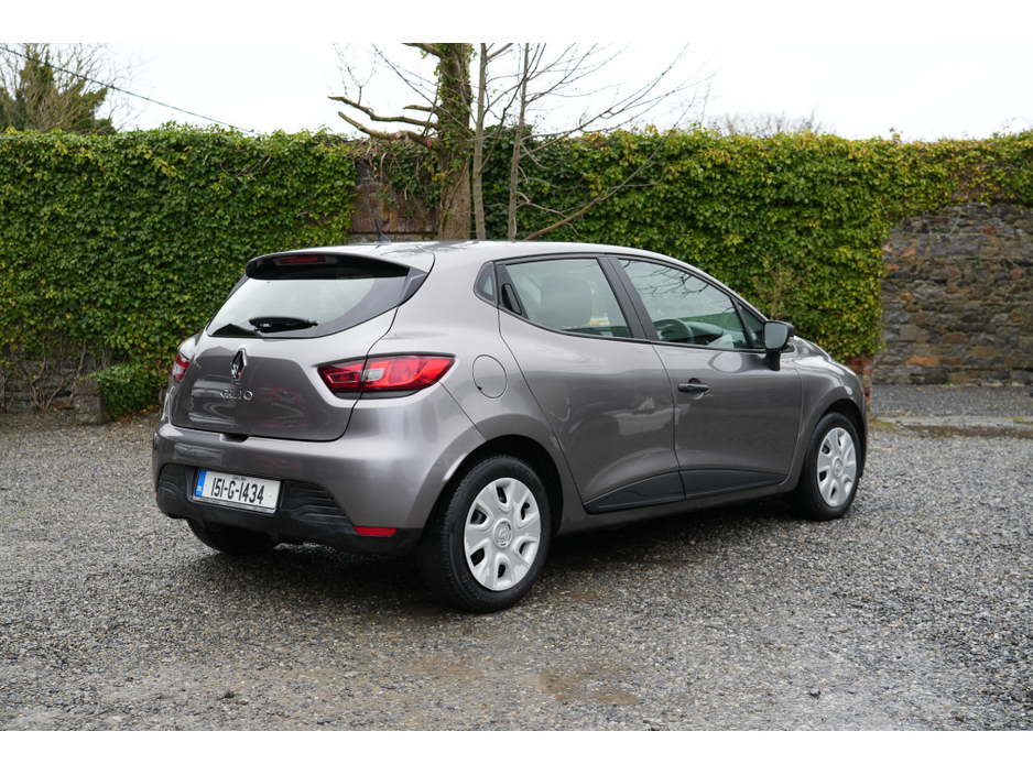 2015 Renault Clio - image 5