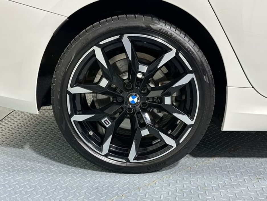 2025 BMW 3 Series - image 23