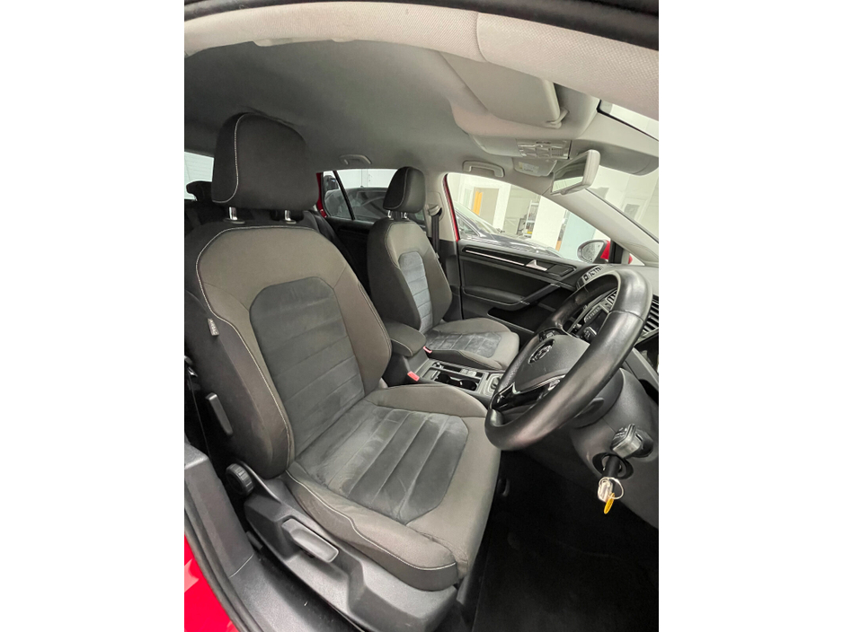 2014 Volkswagen Golf - image 10