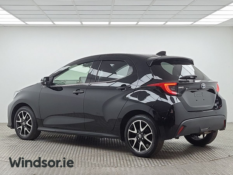 2021 Toyota Yaris - image 2