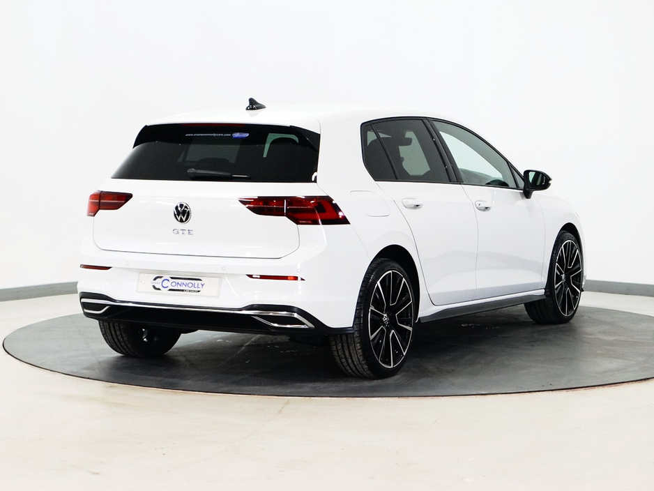 2023 Volkswagen Golf - image 3