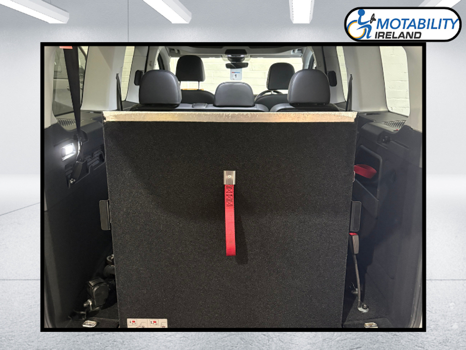 2024 Volkswagen Caddy Maxi Life - image 6