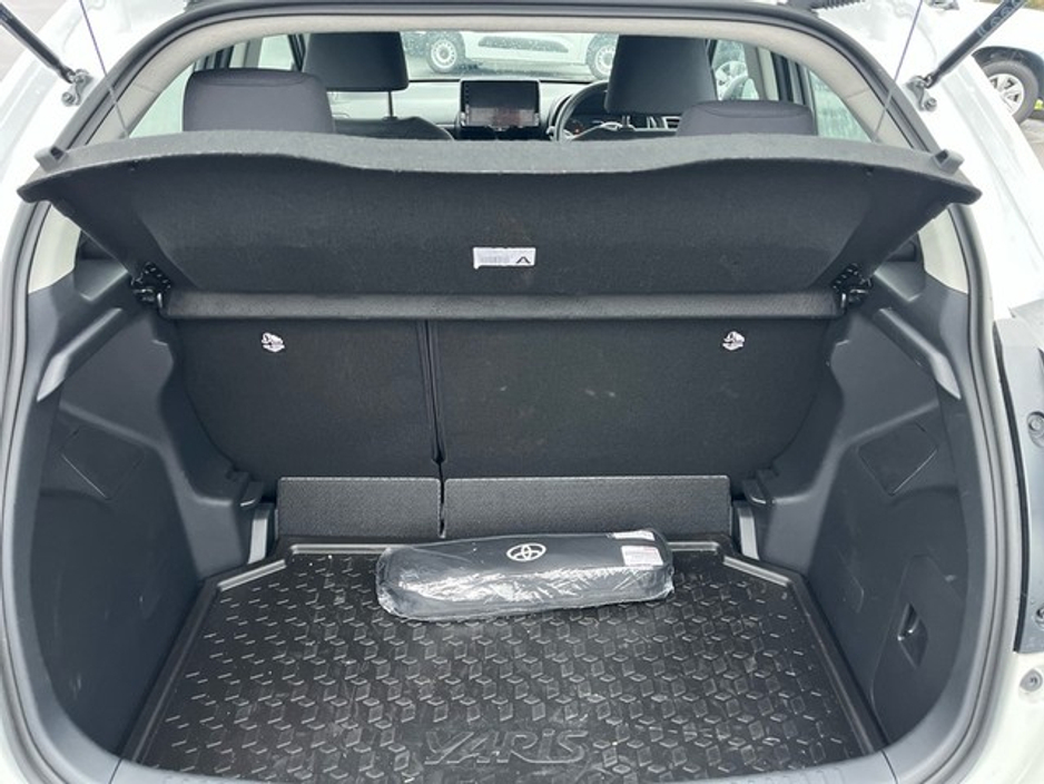 2025 Toyota Yaris - image 10