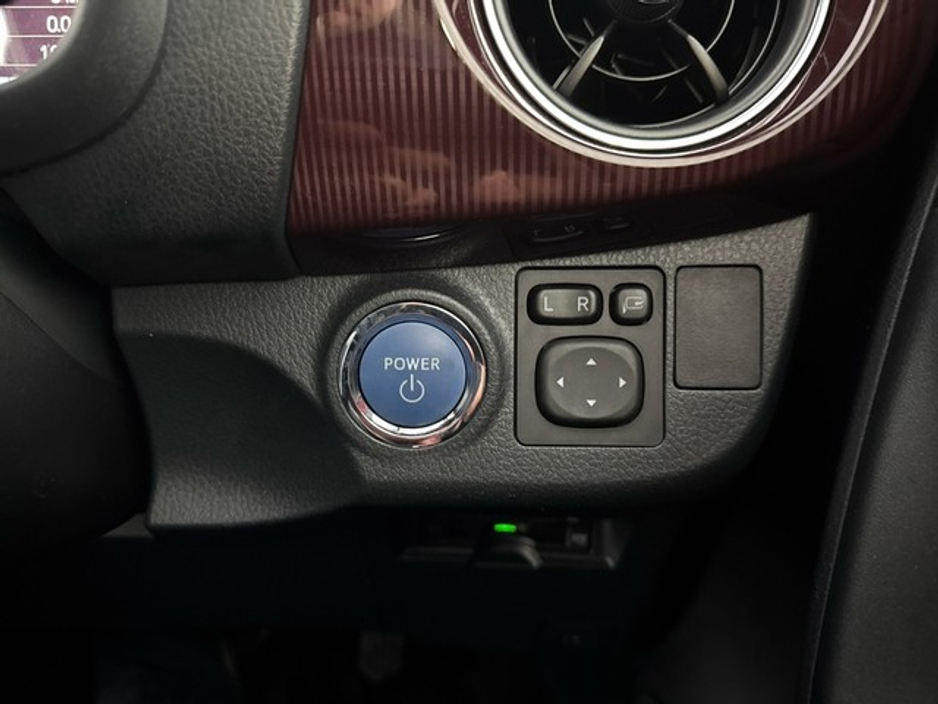 2019 Toyota Yaris - image 11