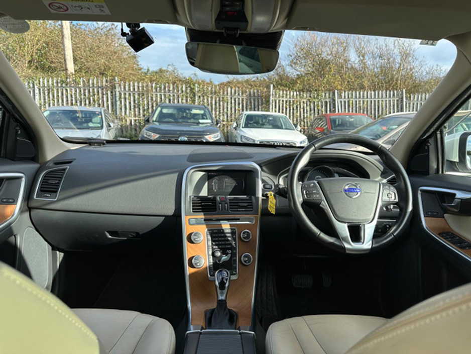 2017 Volvo XC60 - image 17