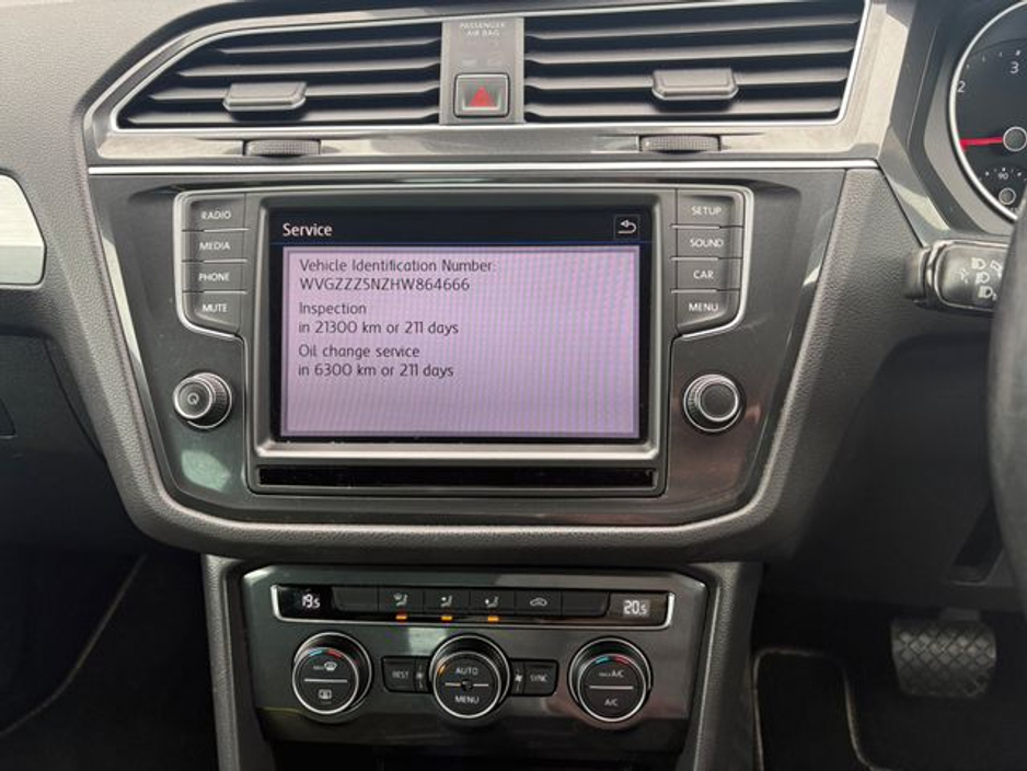 2017 Volkswagen Tiguan - image 16