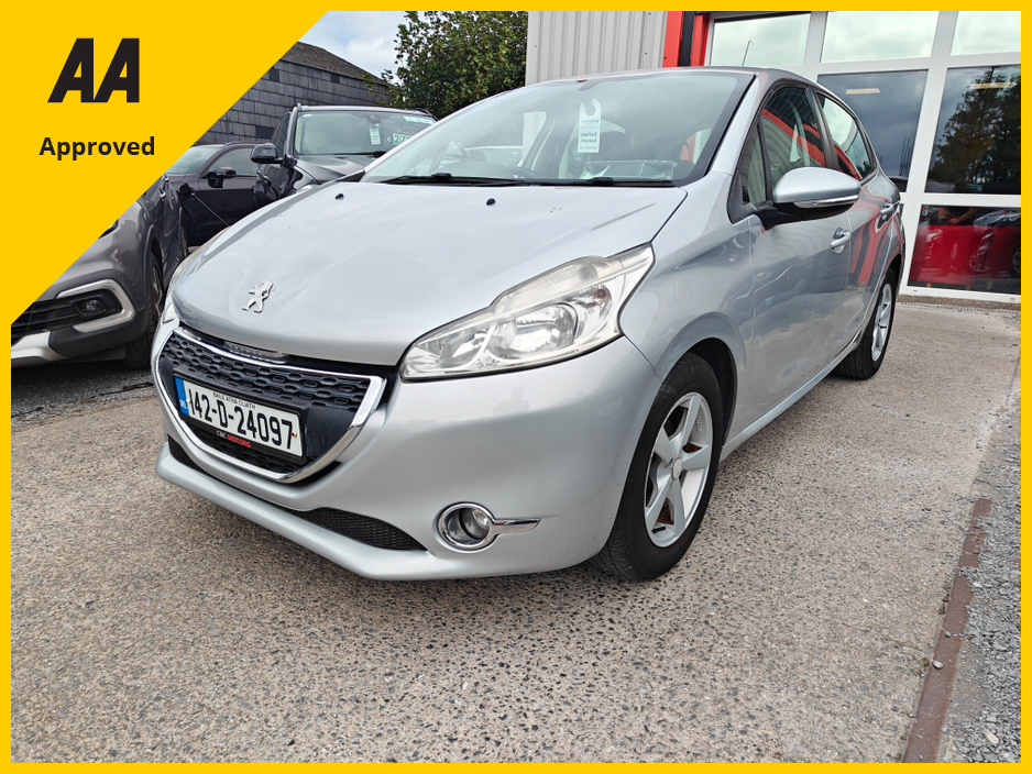 2014 Peugeot 208 - image 8