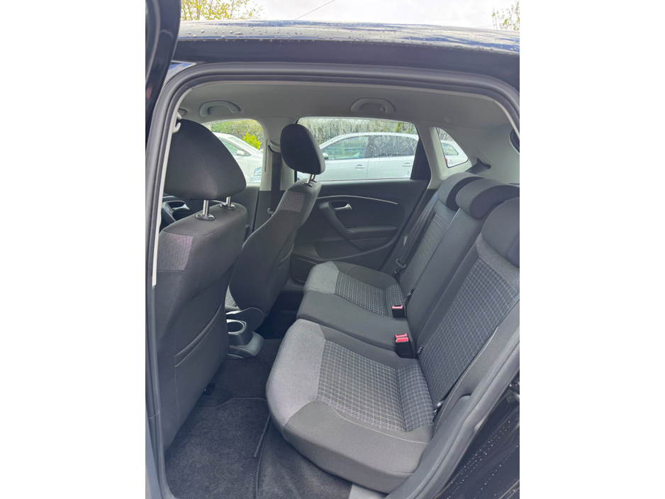 2016 Volkswagen Polo - image 8