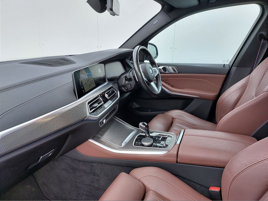2022 BMW X5 xDrive45e xLine M Sport €64,995