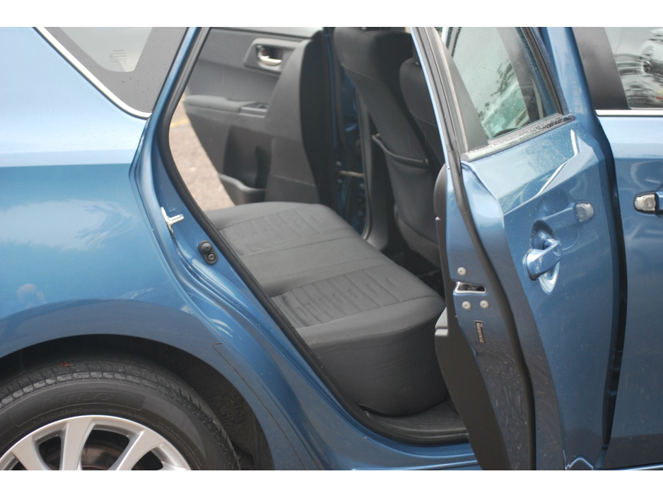 2016 Toyota Auris - image 9