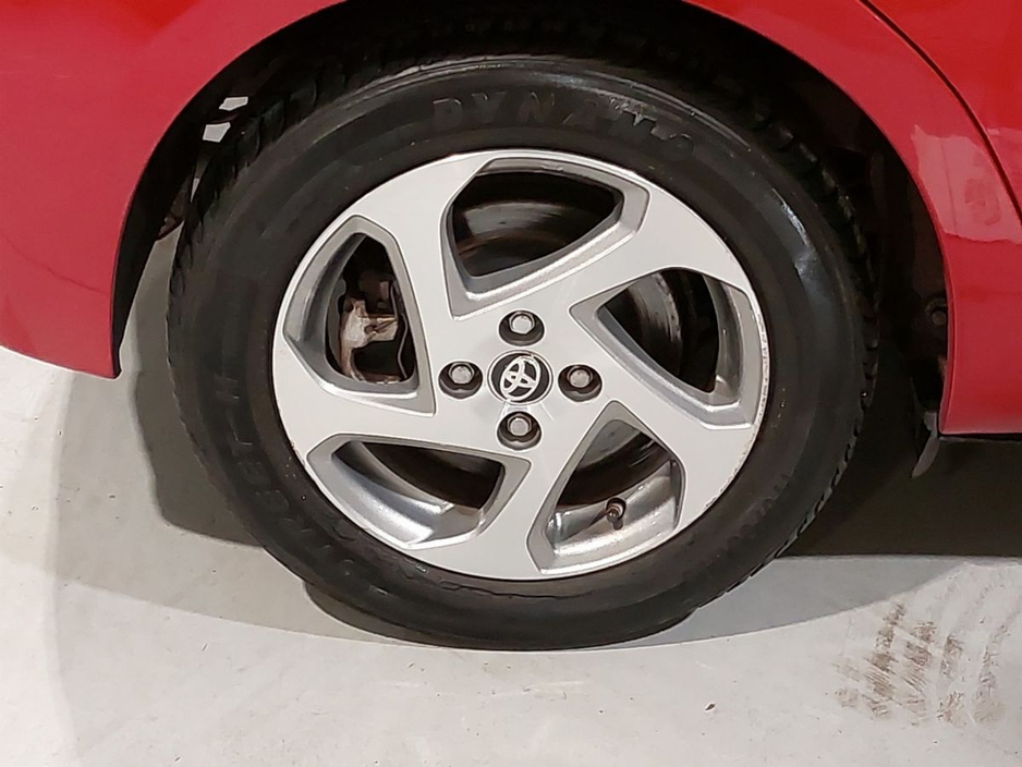 2016 Toyota Yaris - image 14