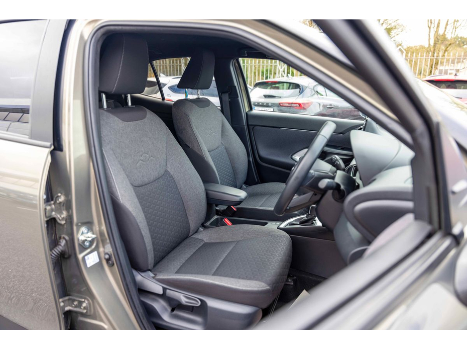 2024 Toyota Yaris Cross - image 7