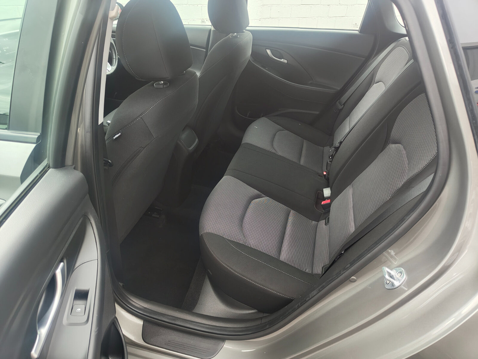 2020 Hyundai i30 - image 12