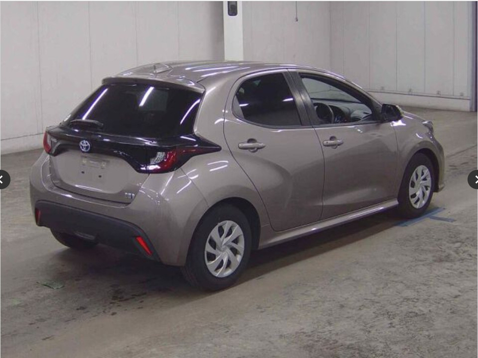 2021 Toyota Yaris - image 5