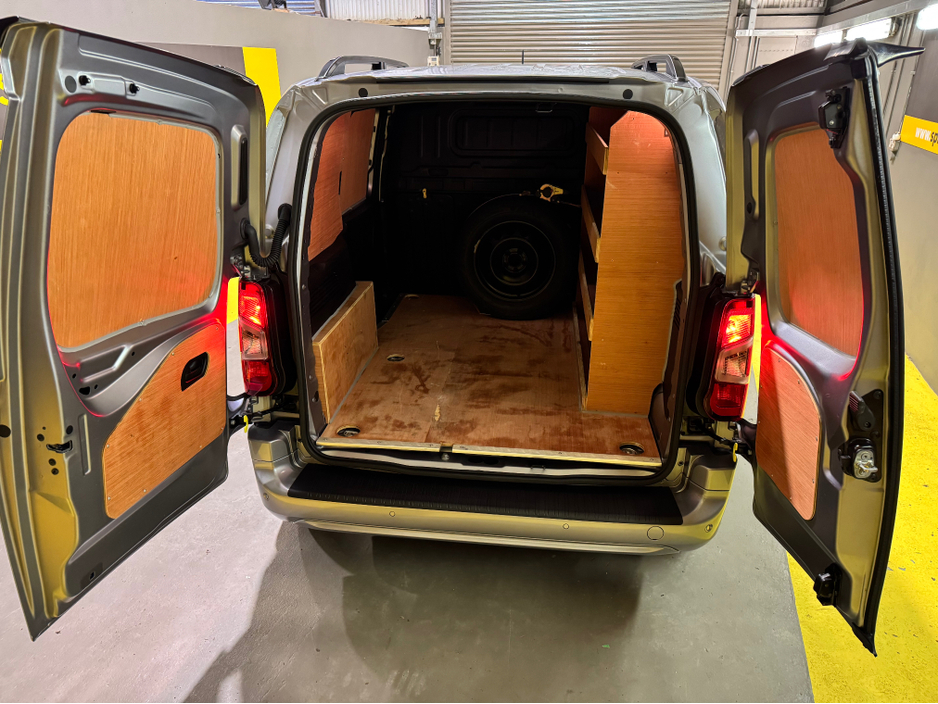 2024 Opel Combo SPORTIVE L1H1-1.5 100PS D-6SPEED TOP SPEC €19,950