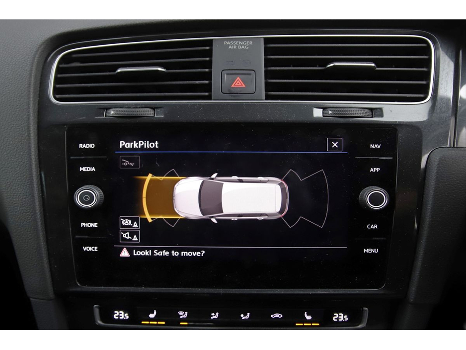 2019 Volkswagen E-Golf - image 21