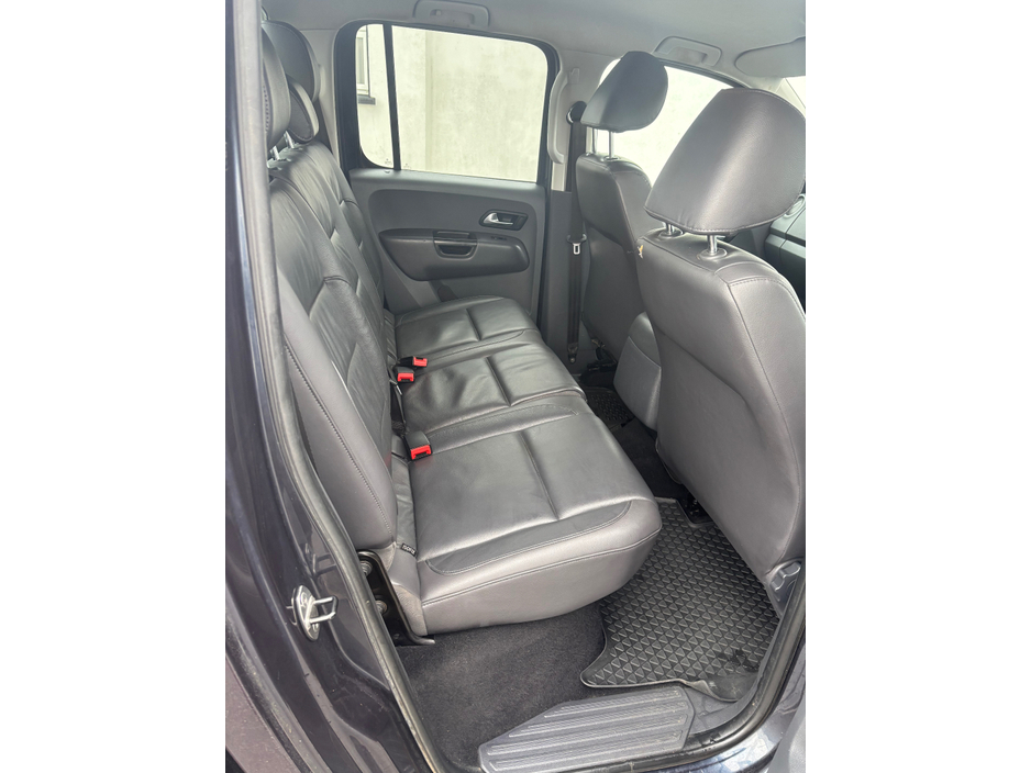 2015 Volkswagen Amarok - image 2