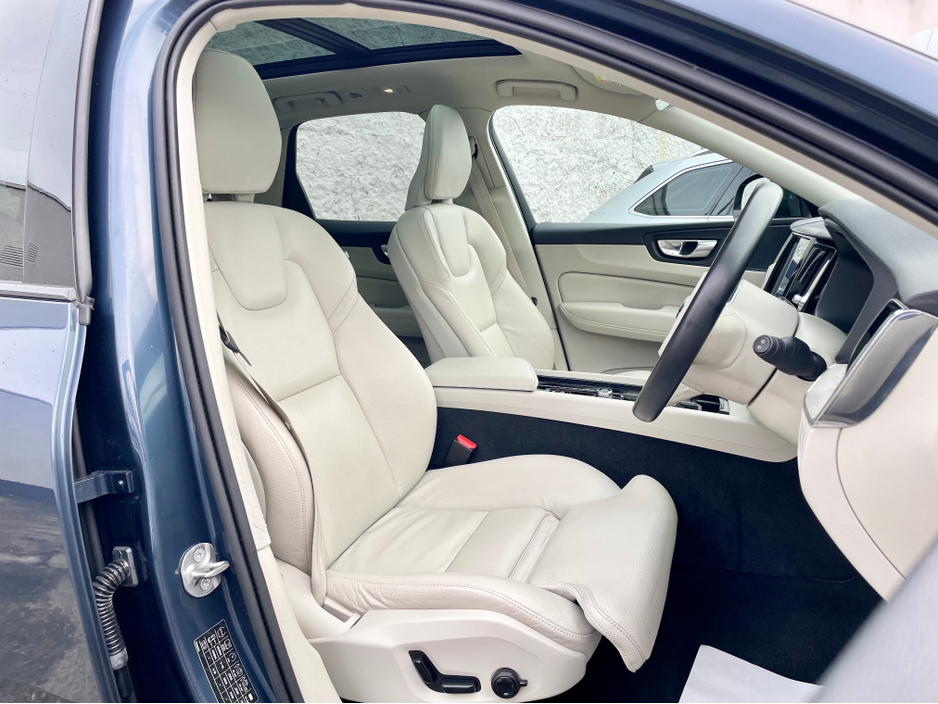 2023 Volvo XC60 - image 18