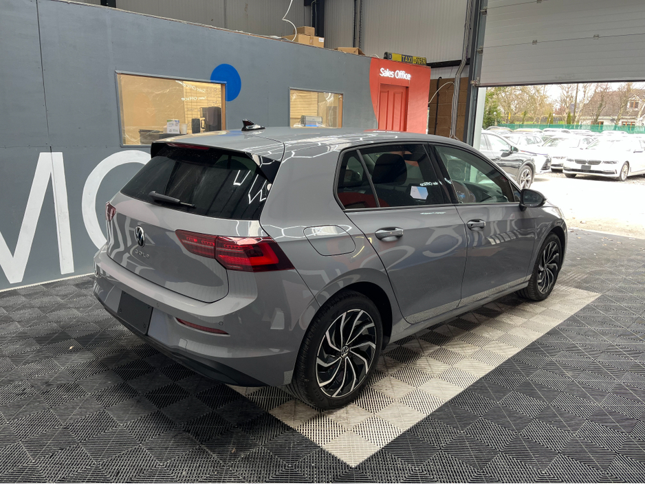2024 Volkswagen Golf - image 2