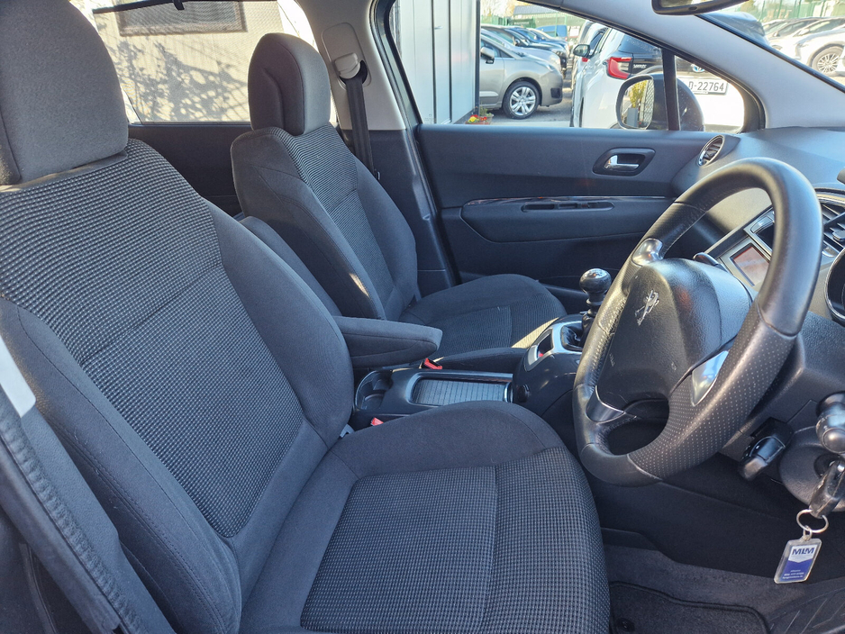 2015 Peugeot 5008 - image 12