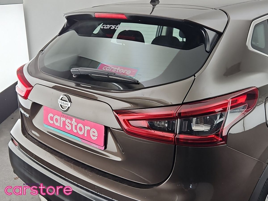 2017 Nissan Qashqai 1.2 PET XE €15,888