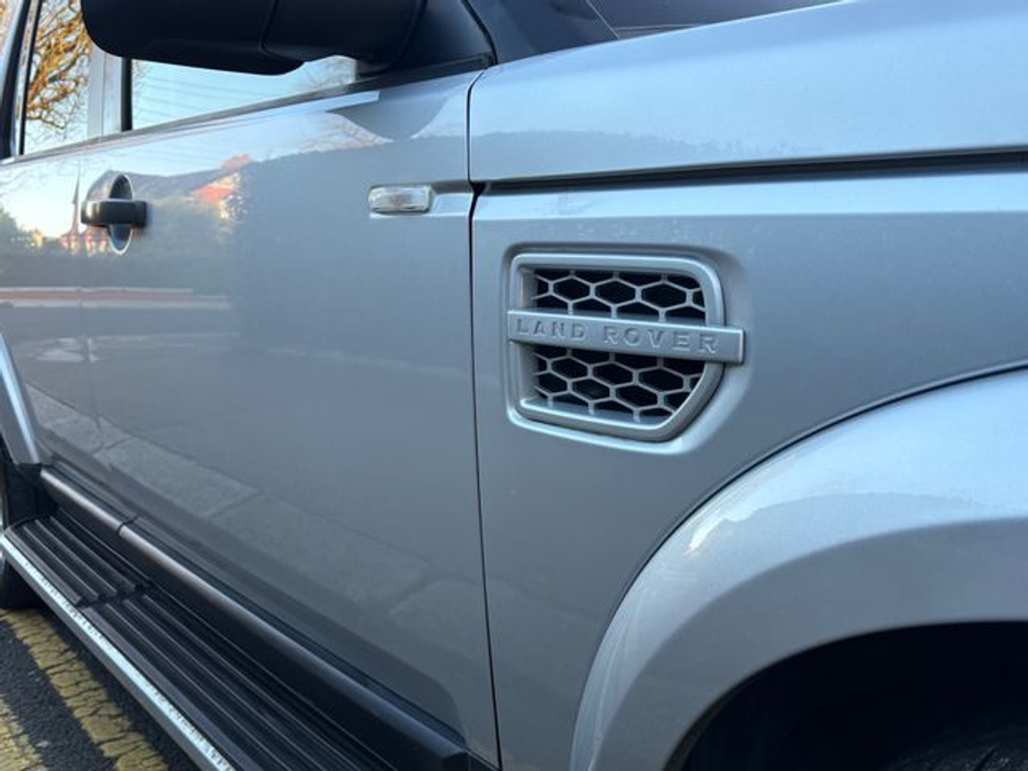 2013 Land Rover Discovery - image 30