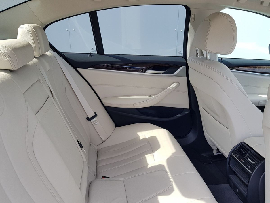2019 BMW 5 Series - image 11