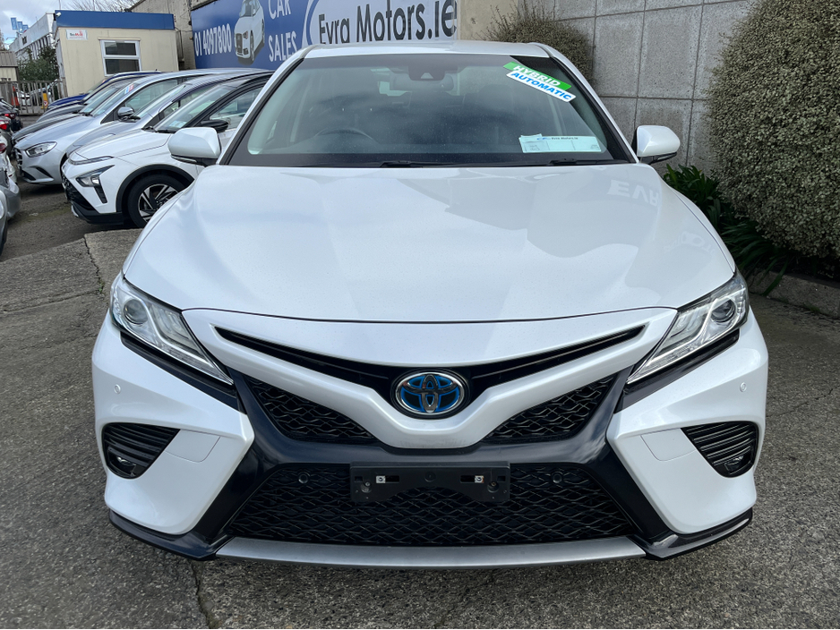 2019 Toyota Camry - image 2