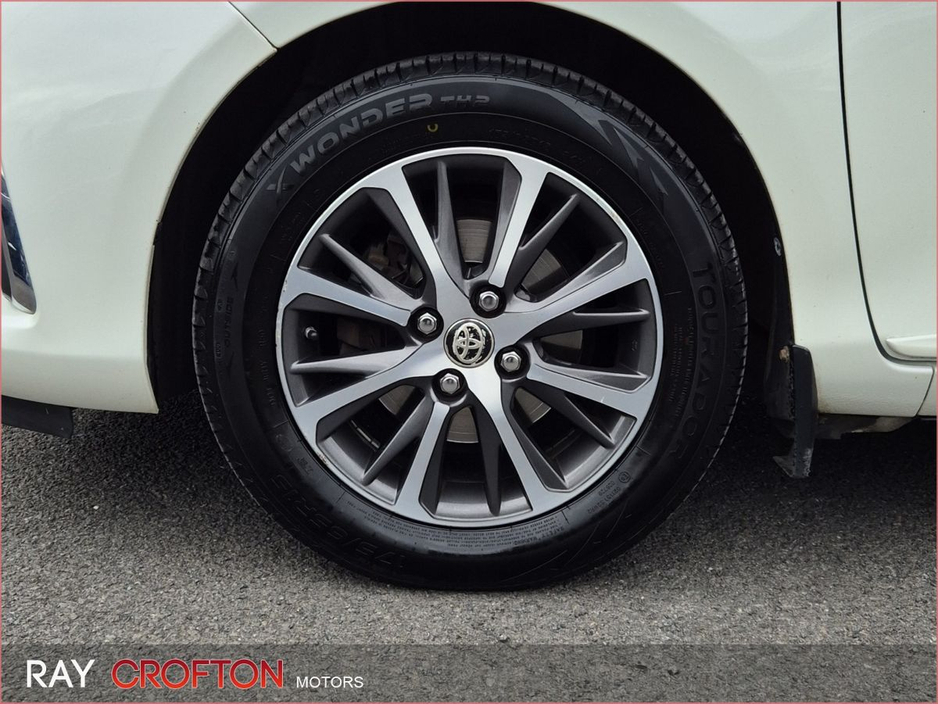 2019 Toyota Yaris - image 8