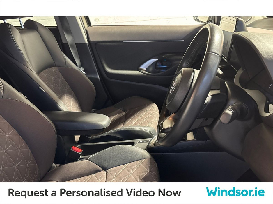 2023 Toyota Yaris Cross 1.5 Hybrid Sol €30,995