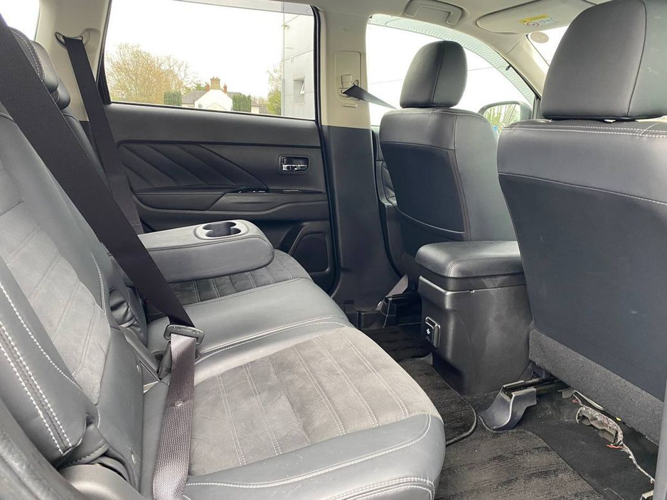 2018 Mitsubishi Outlander - image 16