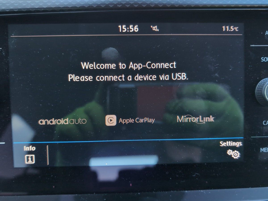 2020 Volkswagen T-Cross - image 10