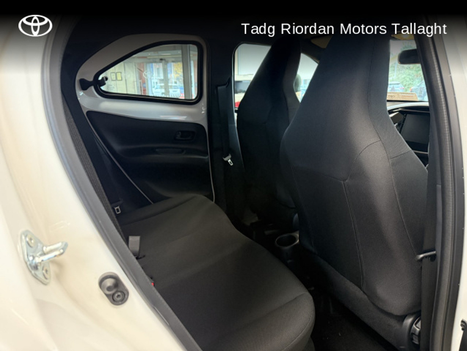 2025 Toyota Aygo X DESIGN (WHITE) * SHOWROOM PRE REG MODEL* NO MILEAGE * €22,950
