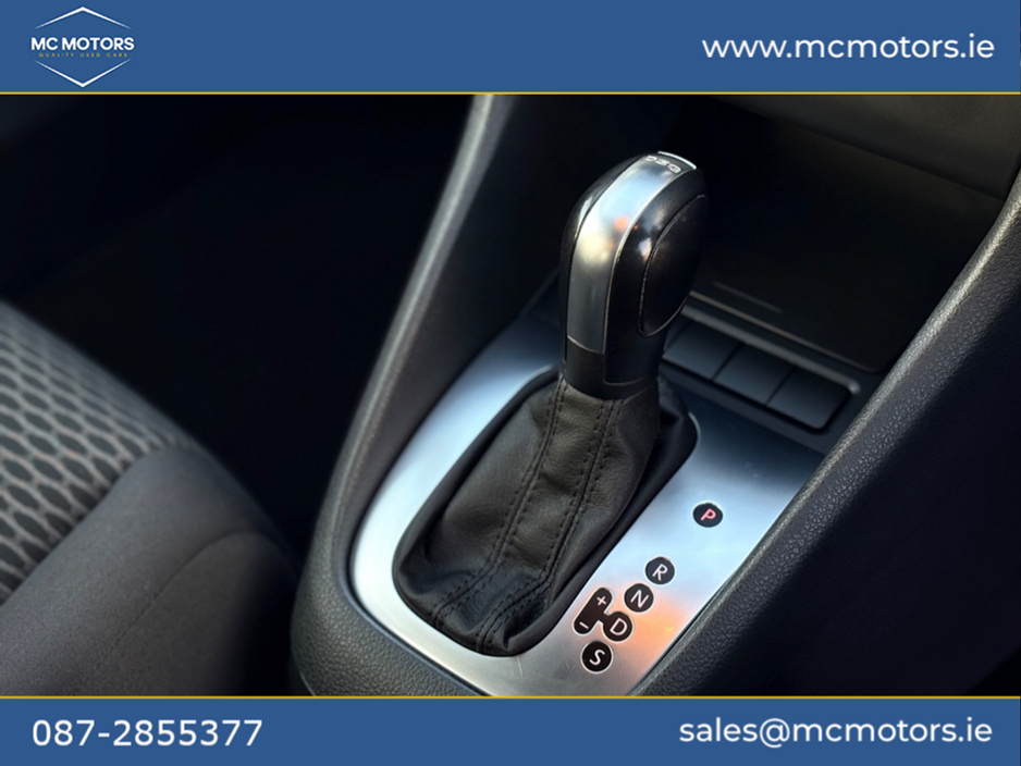 2011 Volkswagen Golf - image 6