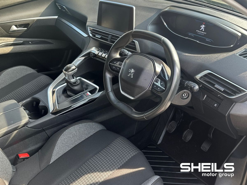 2021 Peugeot 5008 - image 11