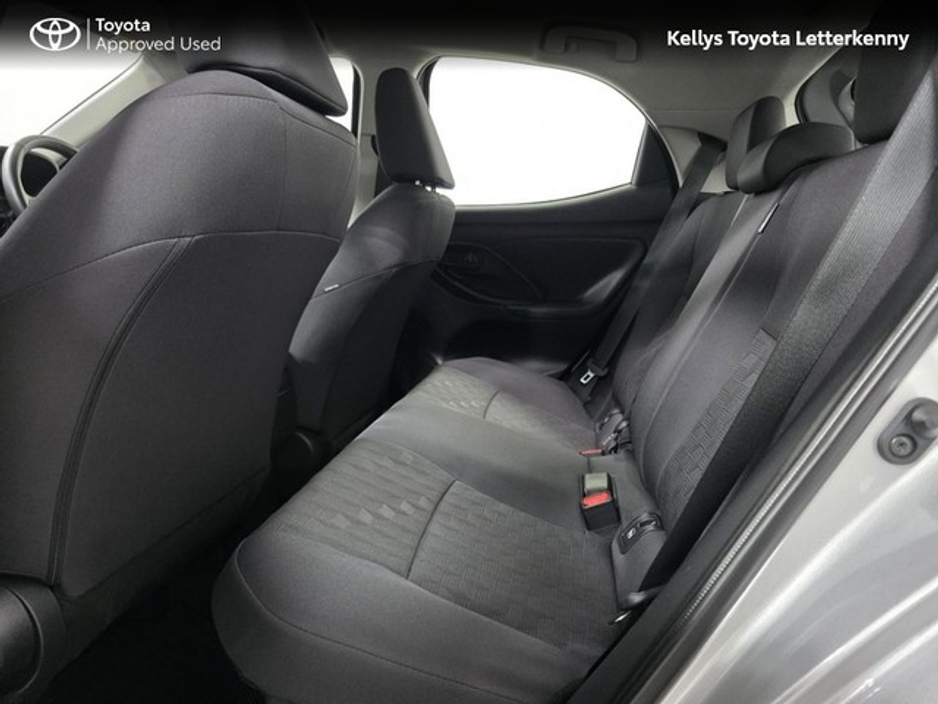 2025 Toyota Yaris - image 7