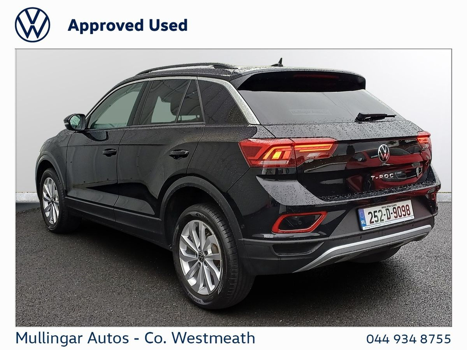 2025 Volkswagen T-Roc - image 3