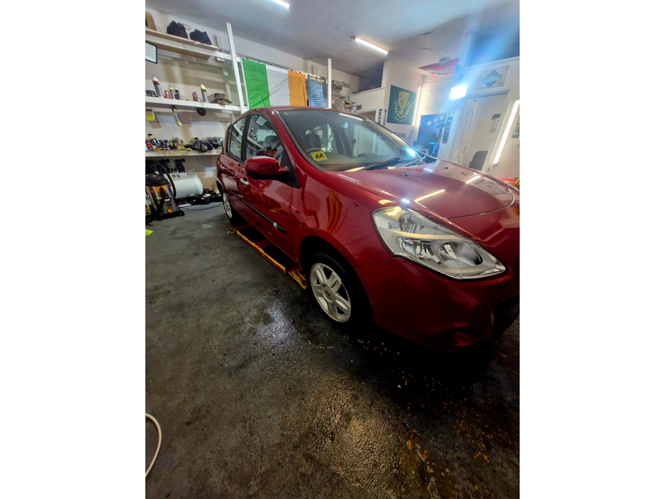 2010 Renault Clio - image 6