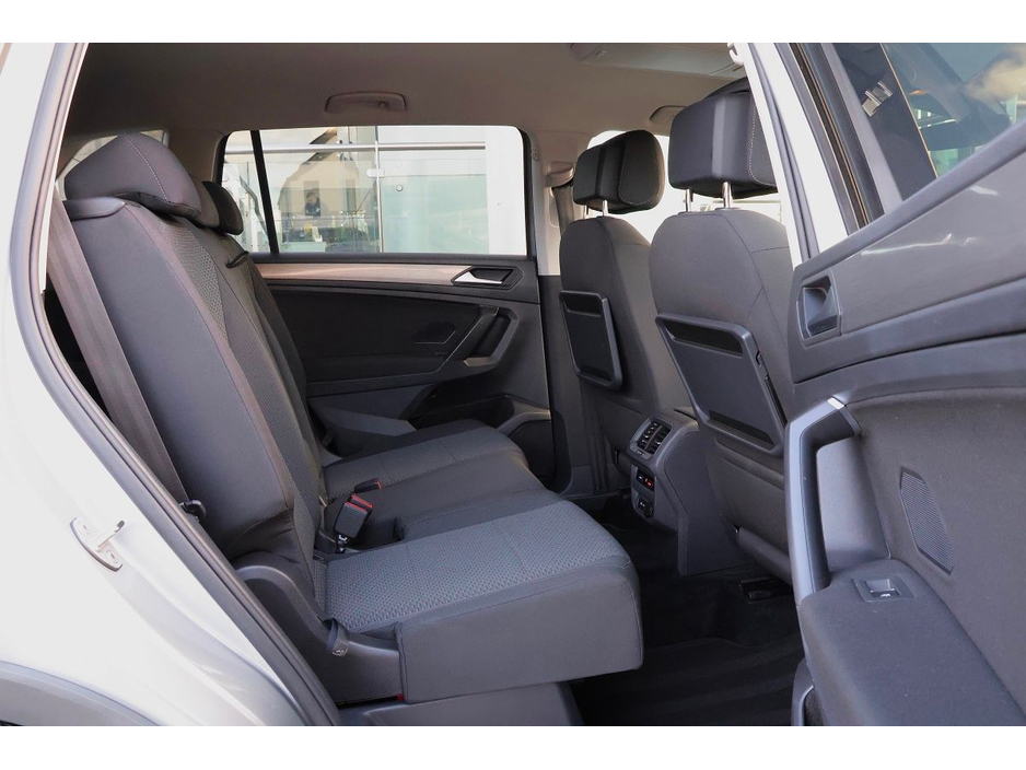 2021 Volkswagen Tiguan - image 14