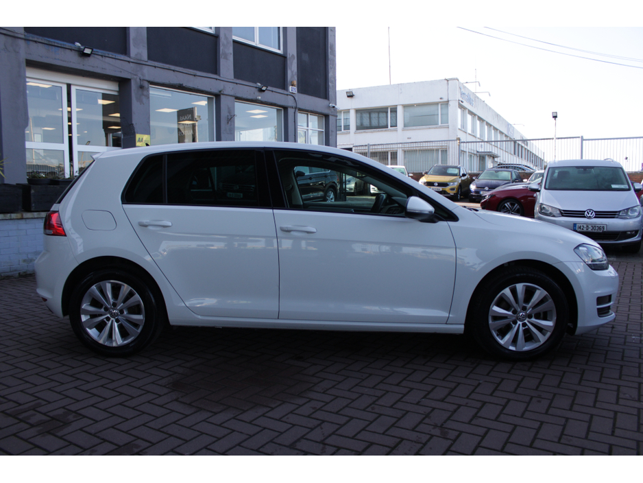 2016 Volkswagen Golf - image 3