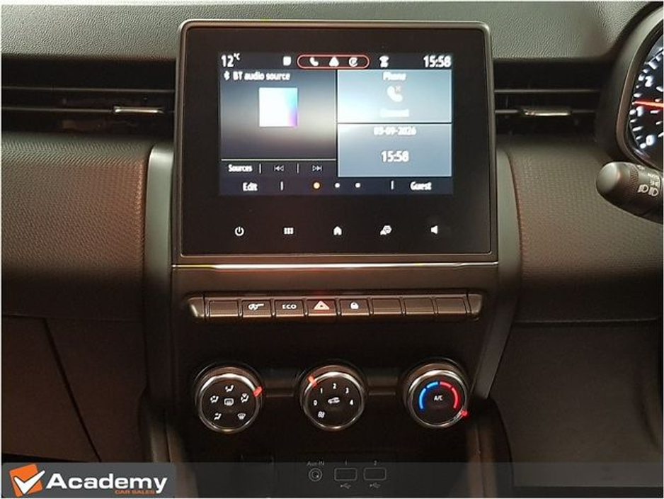 2023 Renault Clio - image 16