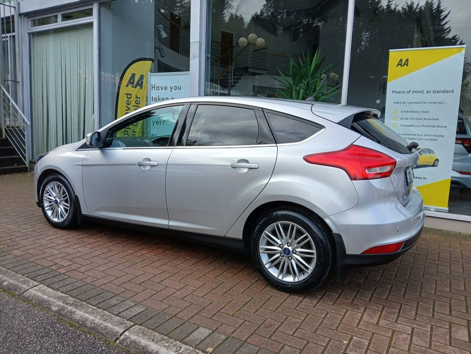 2017 Ford Focus - image 6